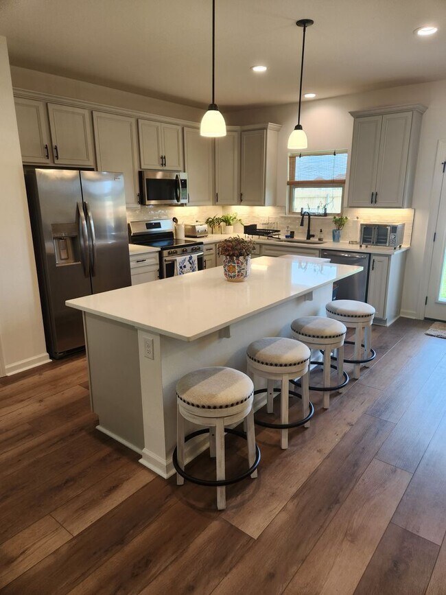 Foto del edificio - NEW 4 bedroom, 2.5 bath