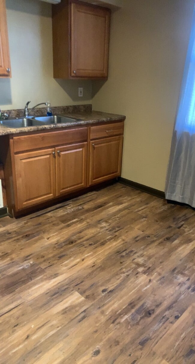 Building Photo - 1205 3rd Ave