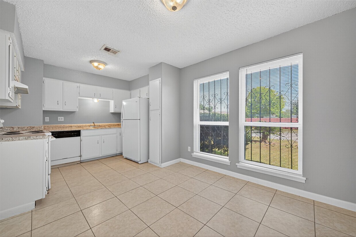 Building Photo - 13314 Townwood Dr