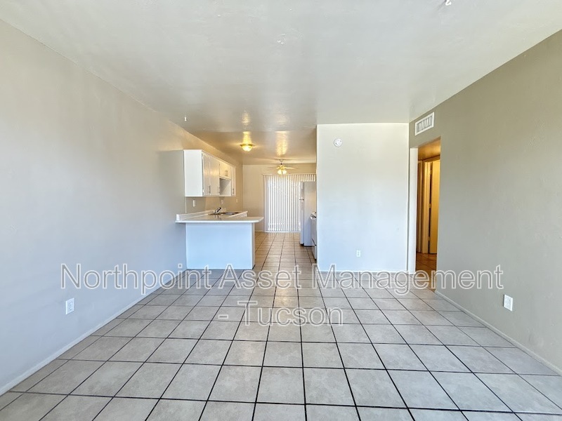 Primary Photo - 1558 N Craycroft Rd