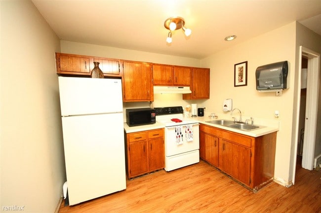 Building Photo - 6699 Amora Dr