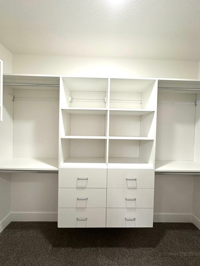 Building Photo - HC 1136