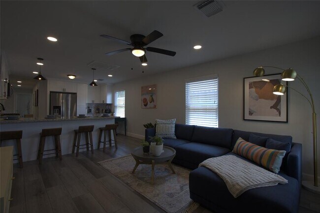 Foto del edificio - 913 Adele St
