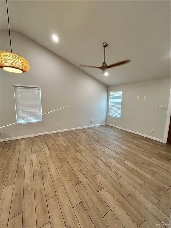 Foto del edificio - 1320 E Iris Ave