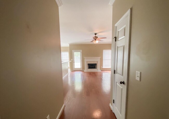 Building Photo - 1131 Castlemaine Dr