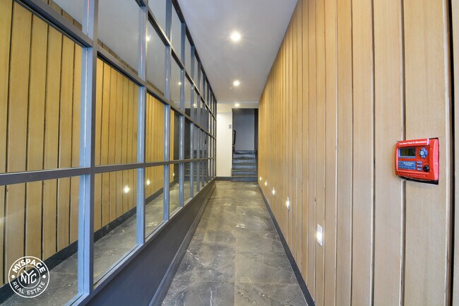 Foto del edificio - 830 St Johns Pl