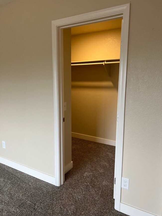 Walk In Closet - 1157 Persimmon Ave