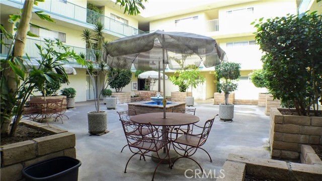 Foto del edificio - 1187 E 3rd St