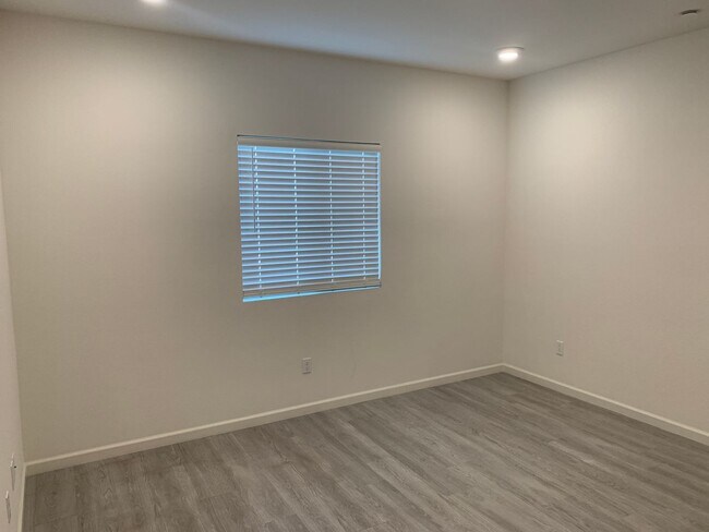 Foto del edificio - 810 Holdenhurst Ln
