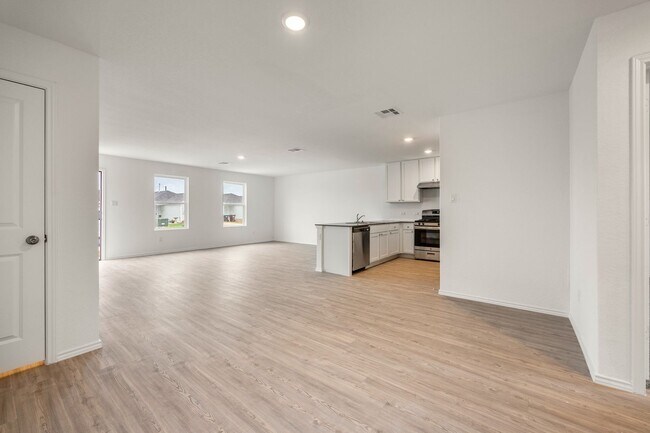 Building Photo - REDUCED DEPOSIT!!!  Brand New Home, Be The...