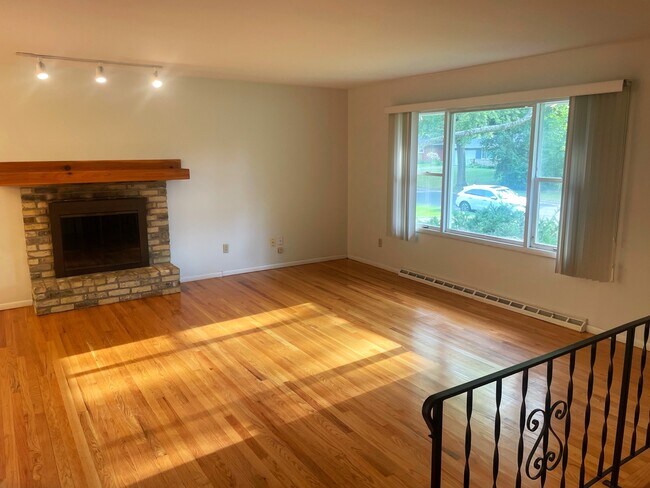 Foto del edificio - 1522 Cameron Dr