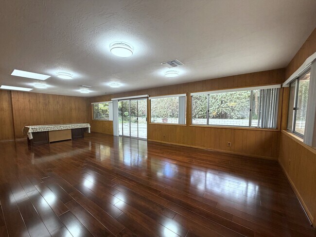 Building Photo - 108 Barret Rd