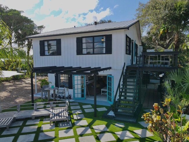 Building Photo - 1020 Clemons St