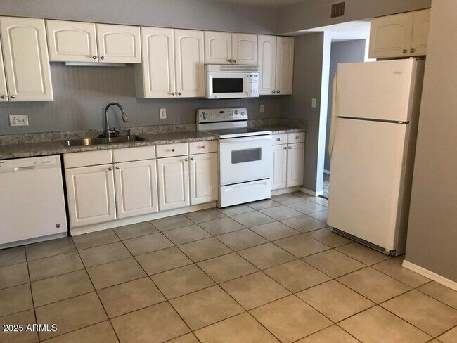 Building Photo - 1862 S Buena Vista Dr
