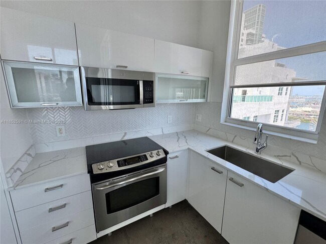 Foto del edificio - 133 NE 2nd Ave