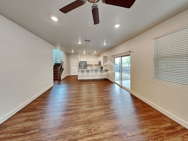 Foto del edificio - 638 W Hackamore Ave