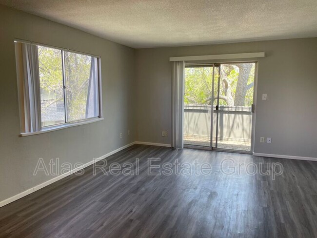 Building Photo - 280 E Highline Cir