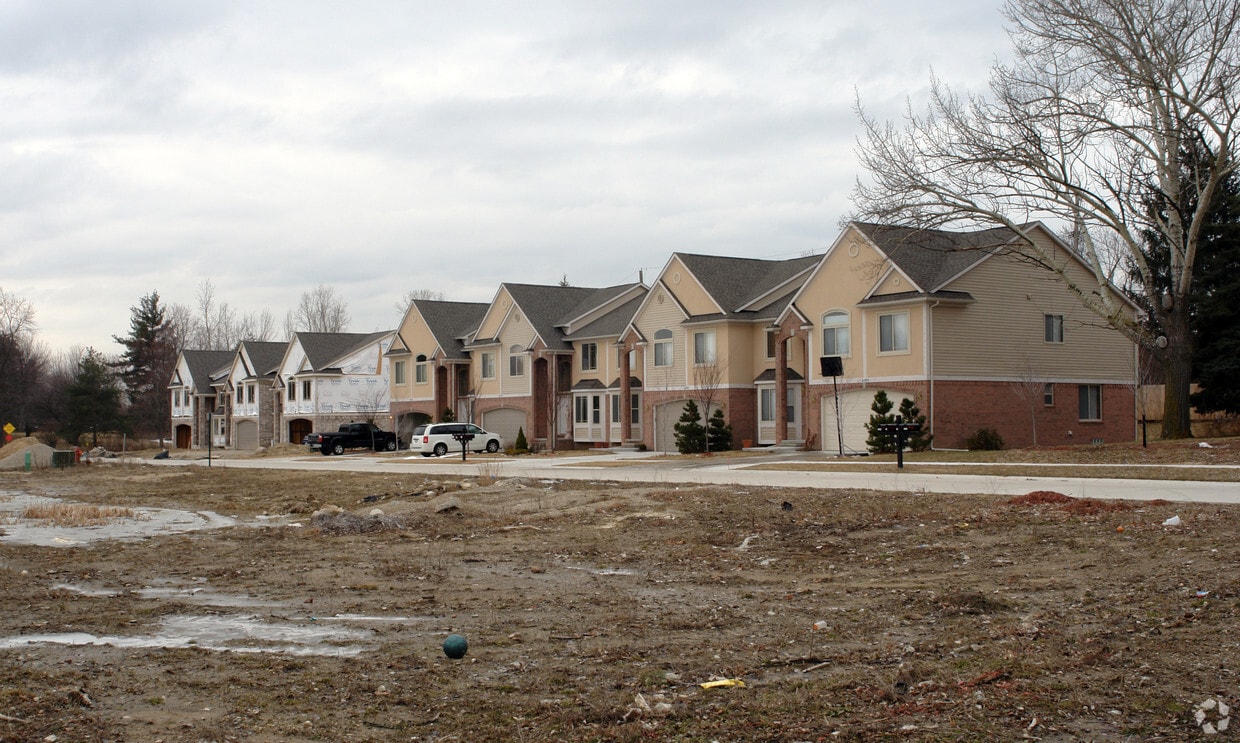 61856190 Elarz Dr, Troy, MI 48085 Apartments in Troy, MI
