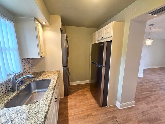 Foto del edificio - 3135 Shady Dell Ln