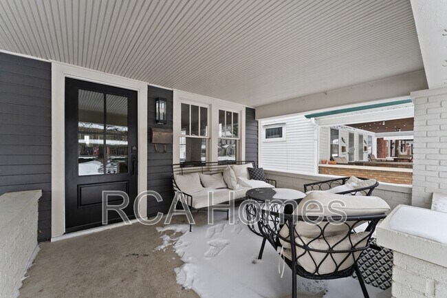 Foto del edificio - 4704 Broadway St