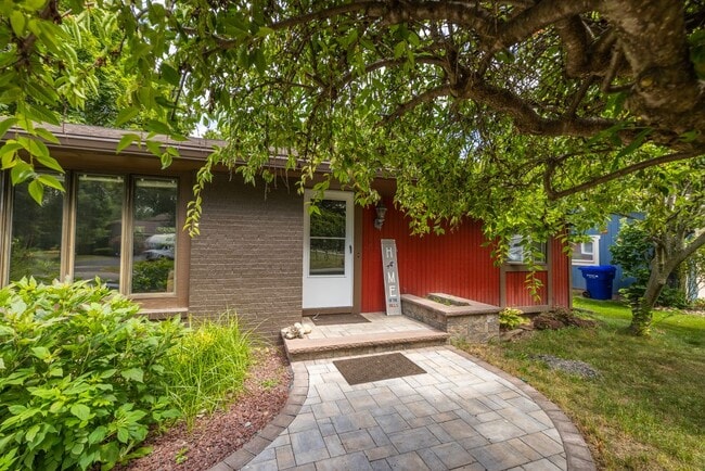 Building Photo - 58 Dutchess Dr