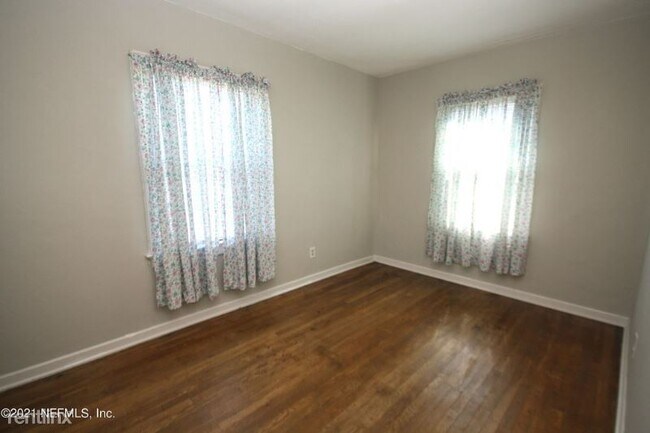 Foto del edificio - 3 br, 1 bath House - 2 Brackland St