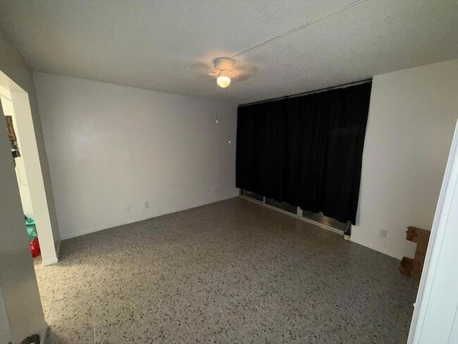 Building Photo - 9450 Live Oak Pl