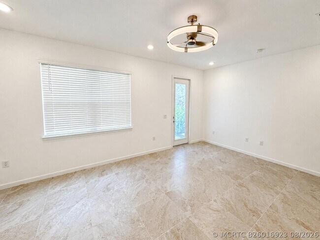 Building Photo - 4333 Efendi Dr