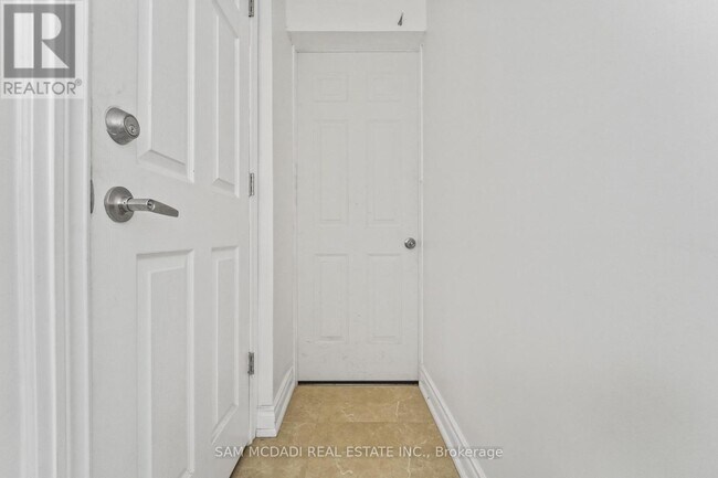 Photo du bâtiment - 1821 Christopher Rd