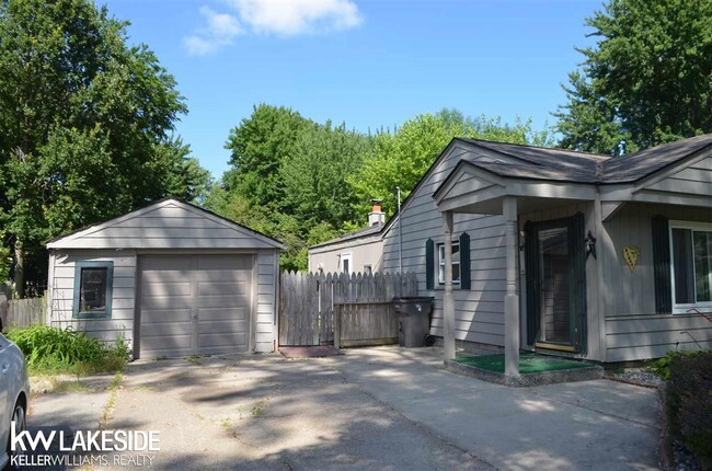 Building Photo - 21545 Ulrich St