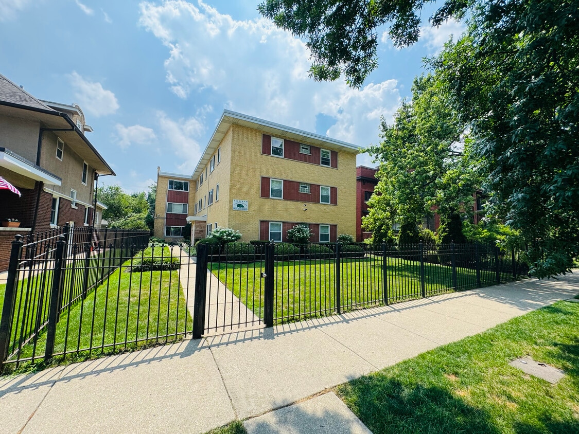 Primary Photo - 1429 W Jarvis Ave