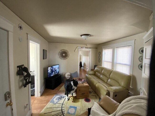 Foto del edificio - 617 E 8th St