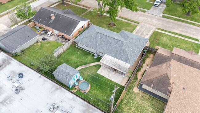 Building Photo - 2407 Willowby Dr