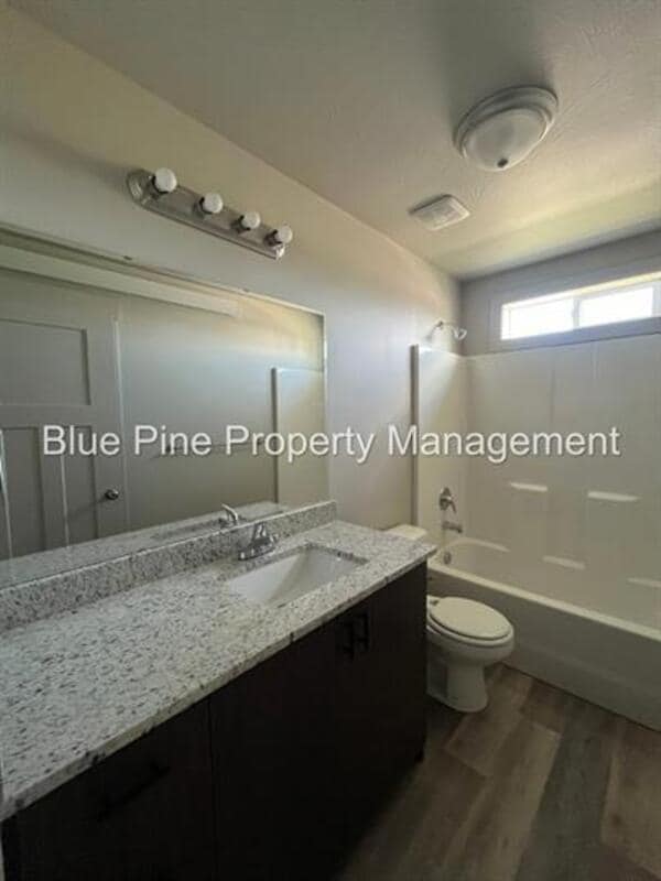 Building Photo - 3565 E Gample Ave