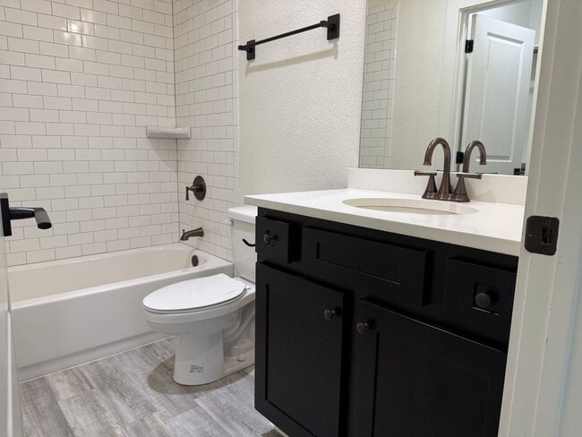 Foto del edificio - ** MOVE IN SUMMER 2026 ** 5-bedroom 5.5 Ba...