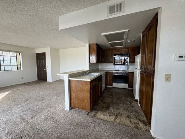 Foto del edificio - 1 BR 1Ba  Condo-Gated entrance, Includes M...
