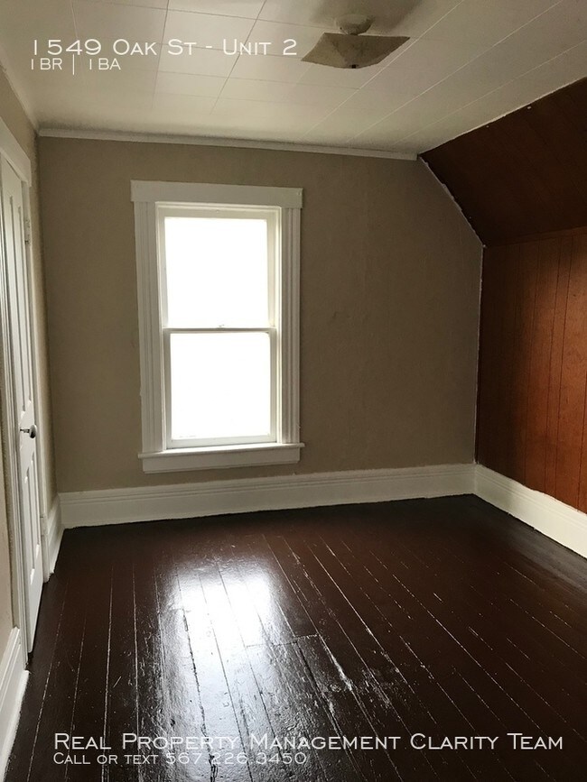 Building Photo - 1549 Oak St