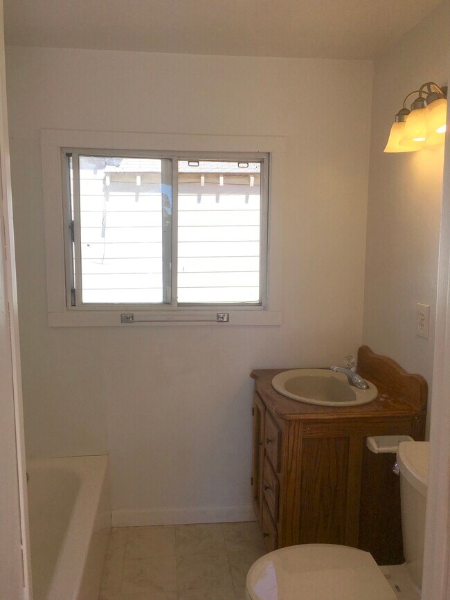 Bath#2 - 1935 Fort Wayne Street