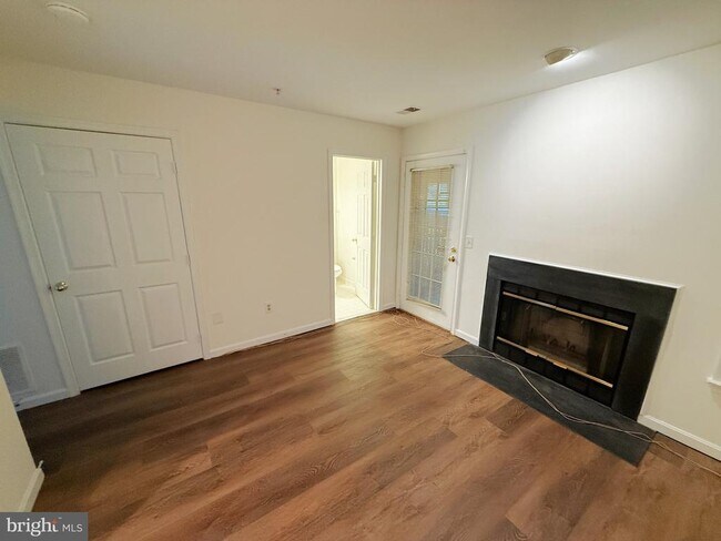 Building Photo - 5506 Whitley Park Terrace