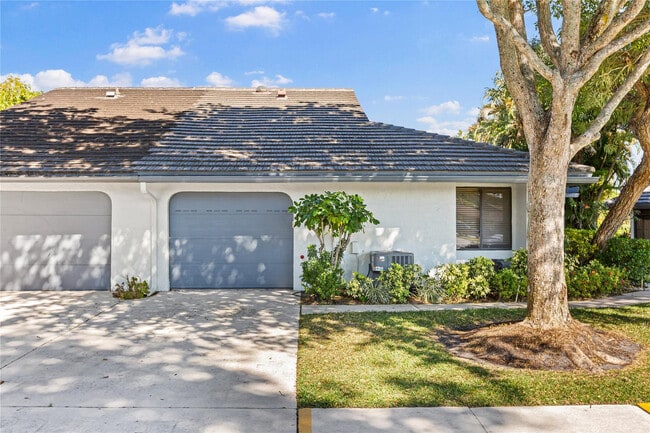 Building Photo - 5051 Pine Dr