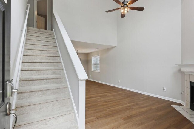 Foto del edificio - 1044 Hillsborough Chase NW