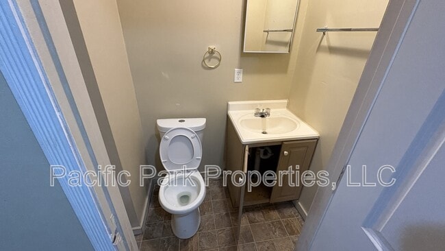 Building Photo - 502 S Holmes Ave