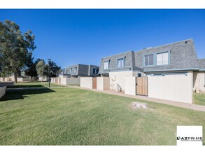 Building Photo - 3215 W Royal Palm Rd