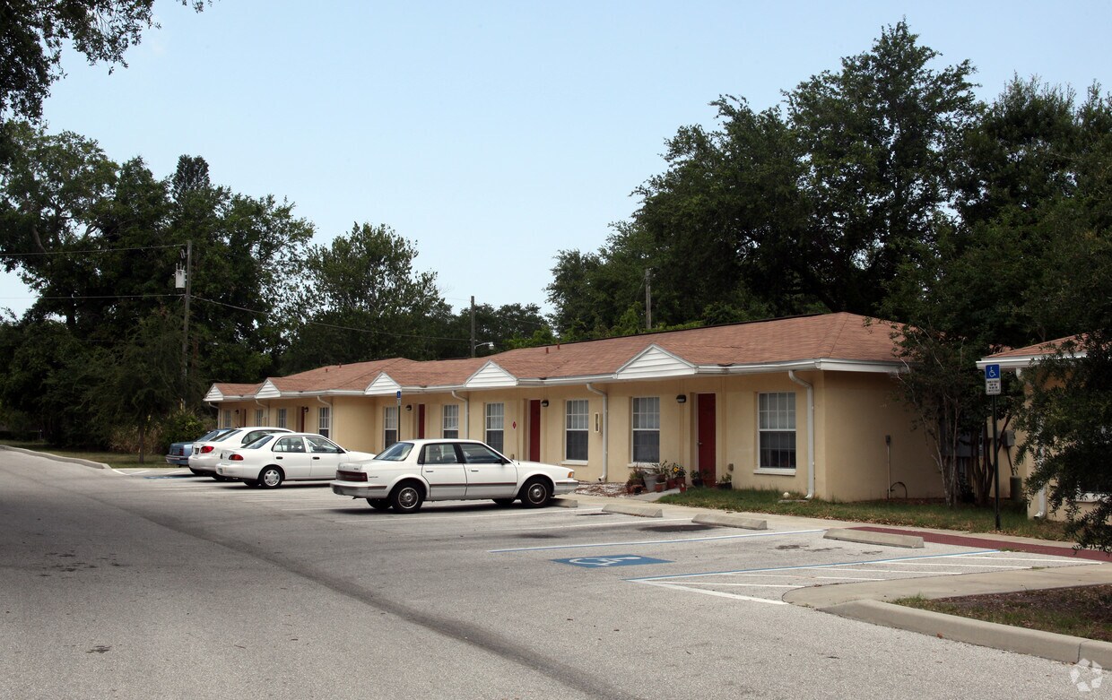 Primary Photo - Holiday Heights Living Center