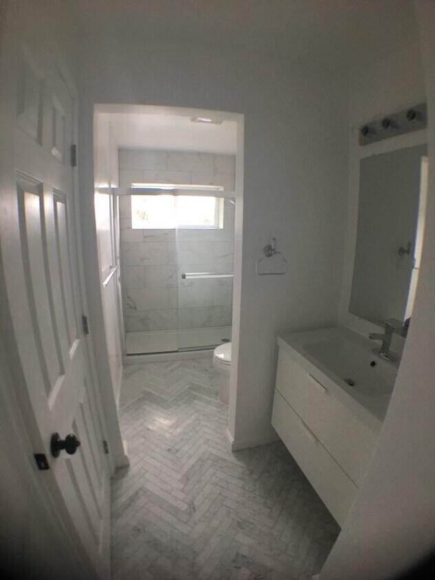Bathroom of Bedroom 1 - 1031 Clyde Ave