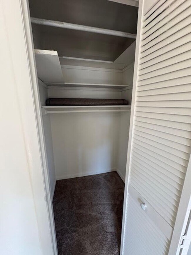 Foto del edificio - Three Bed One and Half Bath