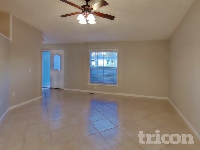 Foto del edificio - 1374 Godfrey Ave