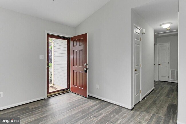 Foto del edificio - 20585 Triple Crown Ct