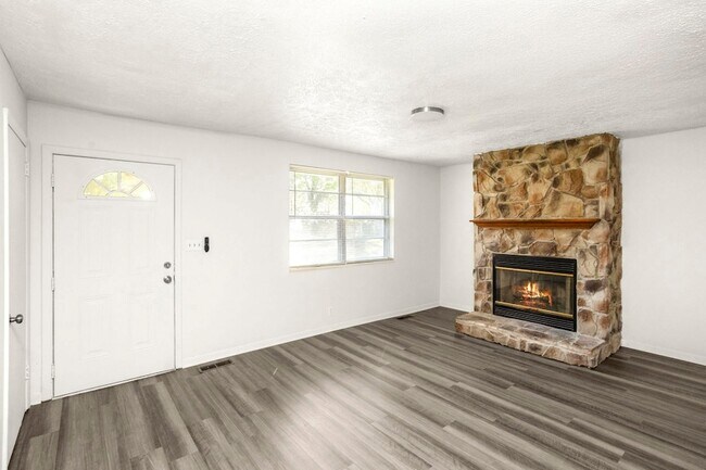 Building Photo - 304 Sunset Trail