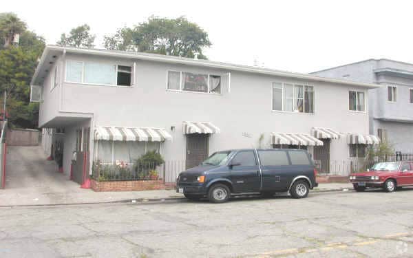 Building Photo - 953 North Vendome